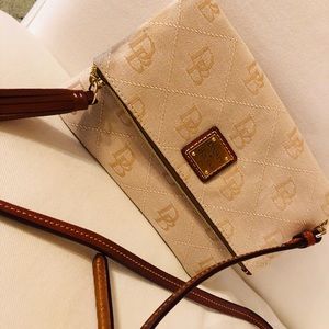 Crossbody purse